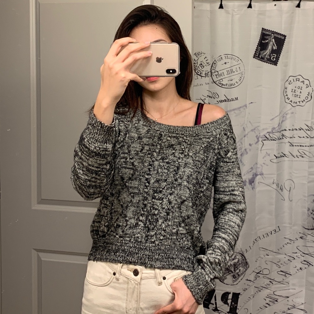 ⭐️H&M Divided knit sweater